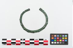 Foto von Bronzeperlarmreif (NHMW-PRAE-024358)